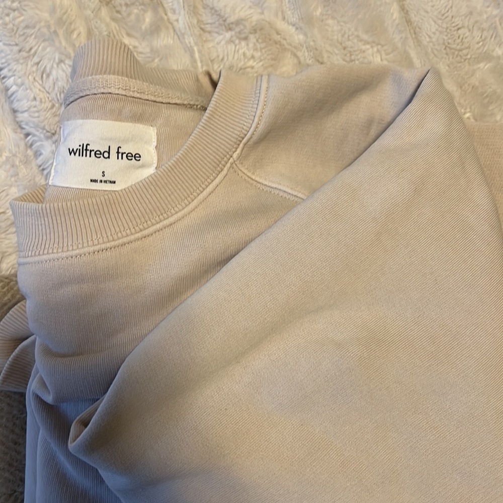 SOLD 💕CREAM WILFRED CREW NECK - Picture 8 of 8